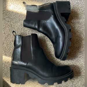 Steve Madden Black Leather Chunky Chelsea Boots